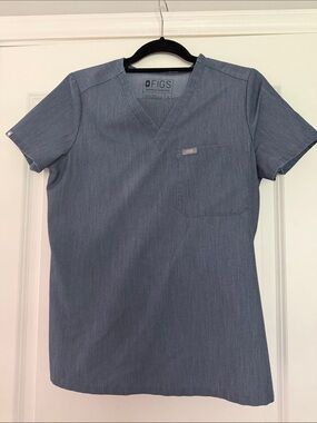 FIGS Women’s Set V-Neck Scrub Top Small, Yola skinny pants M - denim blue
